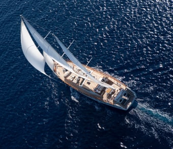 Velero en alta mar