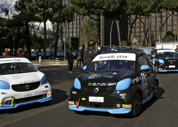 Cars in the Smart EQ ForTwo E-Cup
