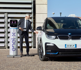 Man charges his electric car at an Enel X JuicePole charging station