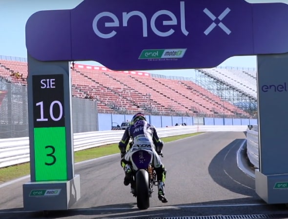 MotoE Misano: electric motorcycles racing with Enel X