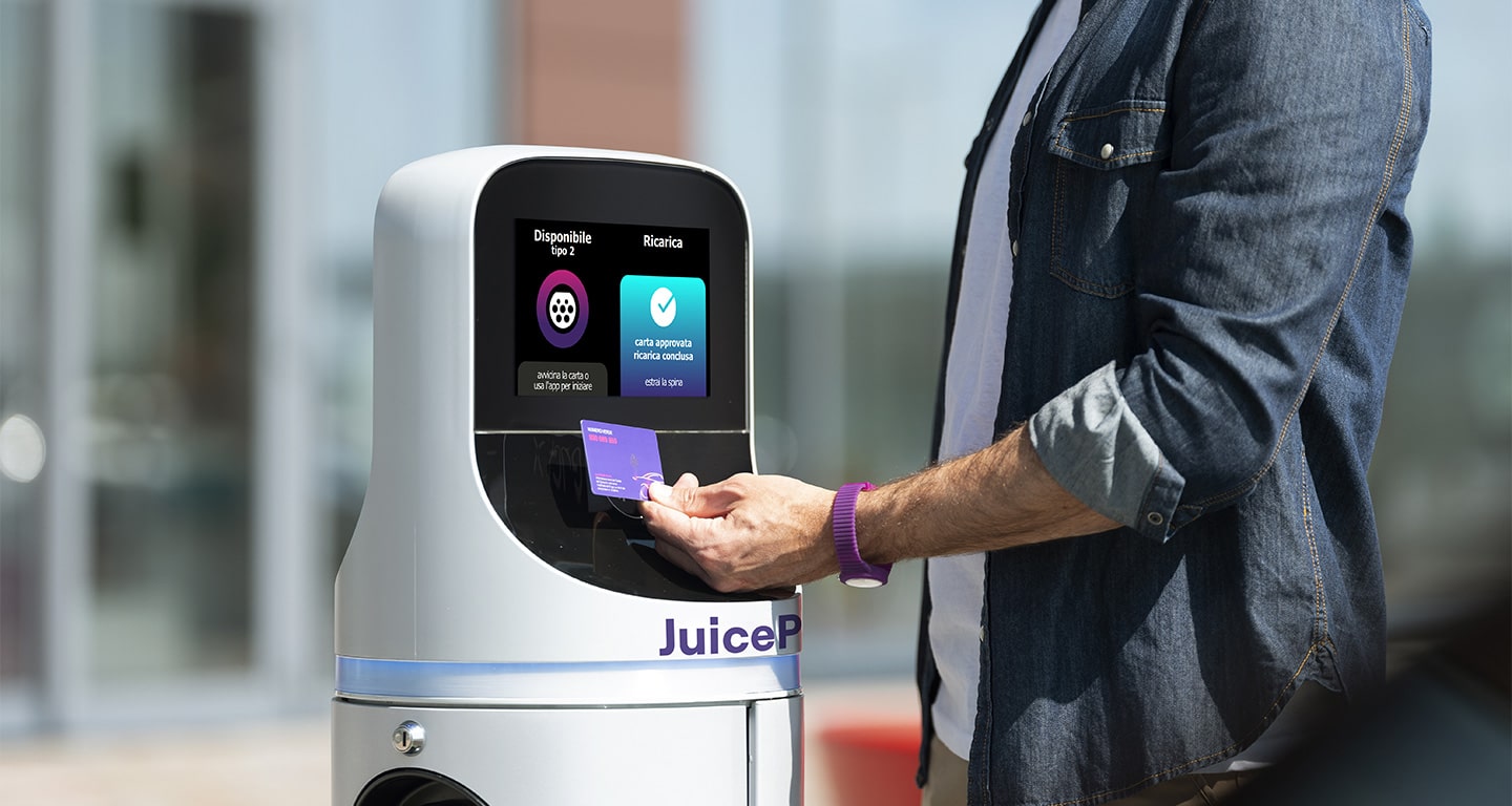 Juicepole, open-air charging stations